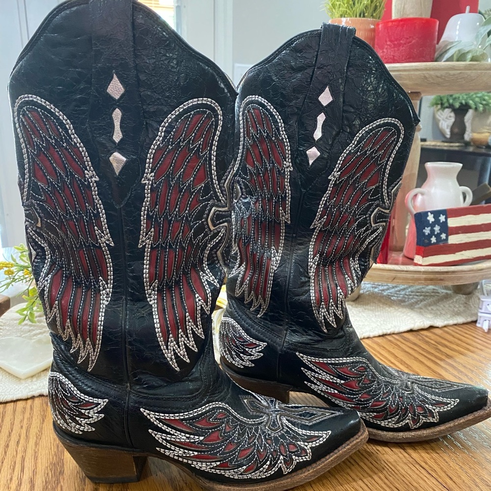 Women’s Black Corral Boots with cross & wings. Perfect condition~like new